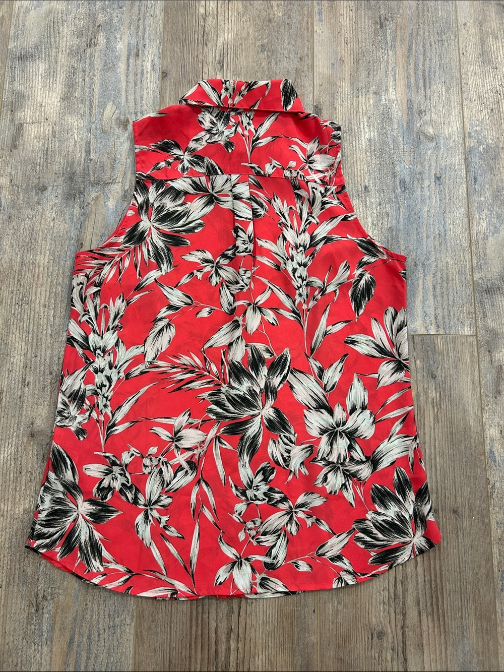 Banana Republic Coral Floral Sleeveless Button-Up Blouse. Size Small - Picture 3 of 6